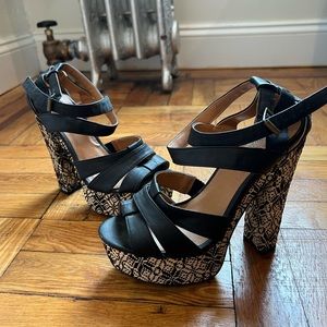 Woven designed Black and tan heels size 6